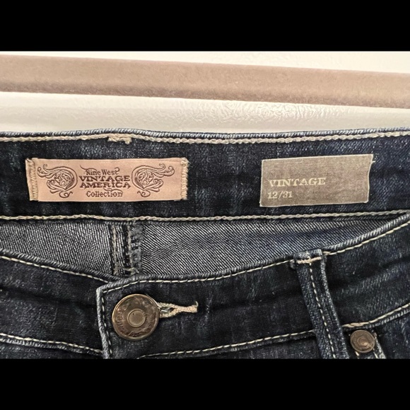 Nine West Jean Capri, Style: Vintage America, Med Wash, Size 12 - Picture 6 of 6